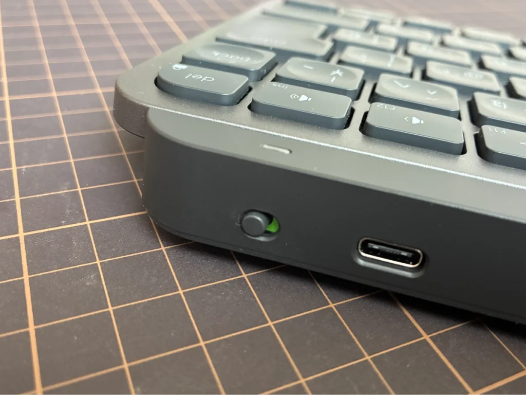 MX Keys Miniの電源スイッチ