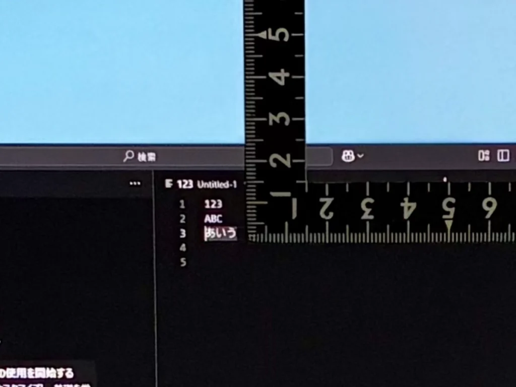Windowsノート内蔵ディスプレイ解像度1920×1080表示のVSCode文字高さ(約4mm)