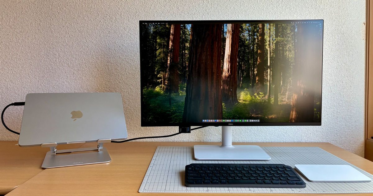 MacBook Air M4をクラムシェルでDell 27インチ4KモニターS2725QCに接続した作業デスク