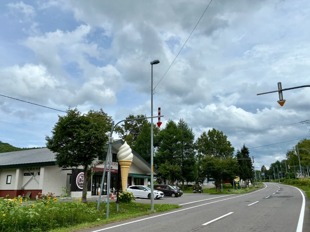 赤井川村山中牧場の大きなソフトクリーム看板