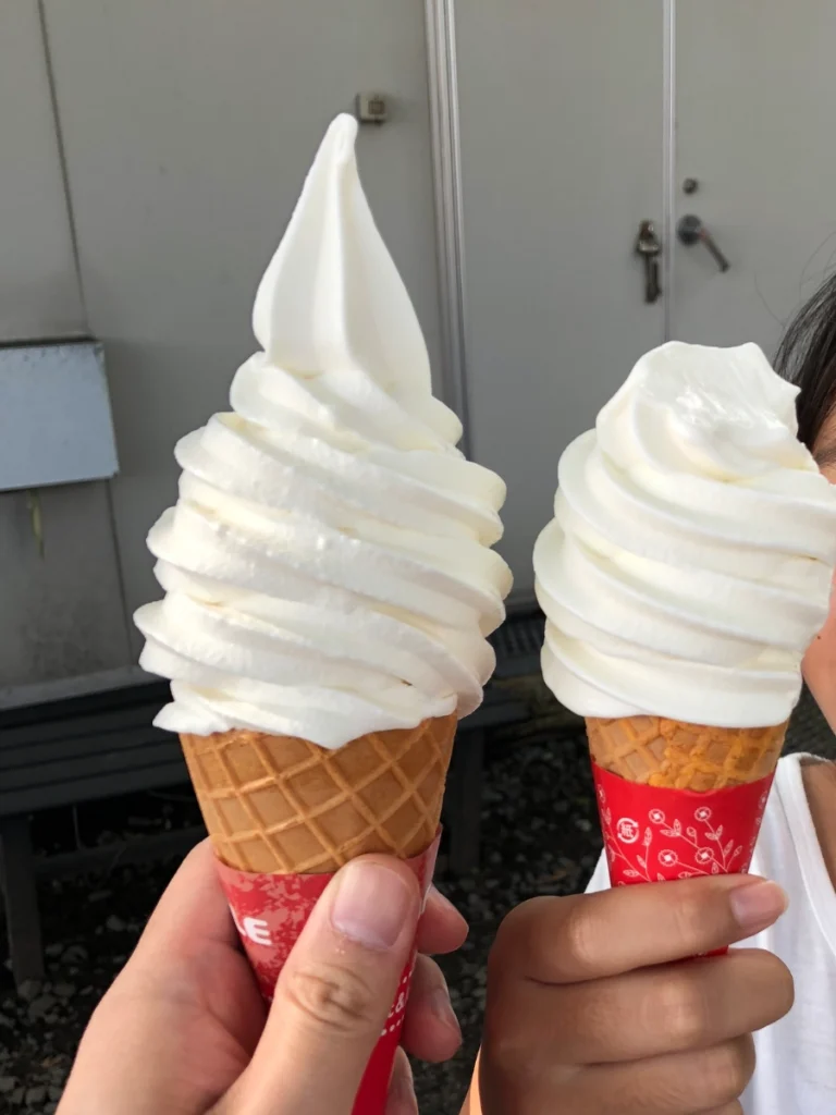 「ミルク小屋」の前身「ミルク通り」のさっぱり系ソフトクリーム。ボリューム満点。