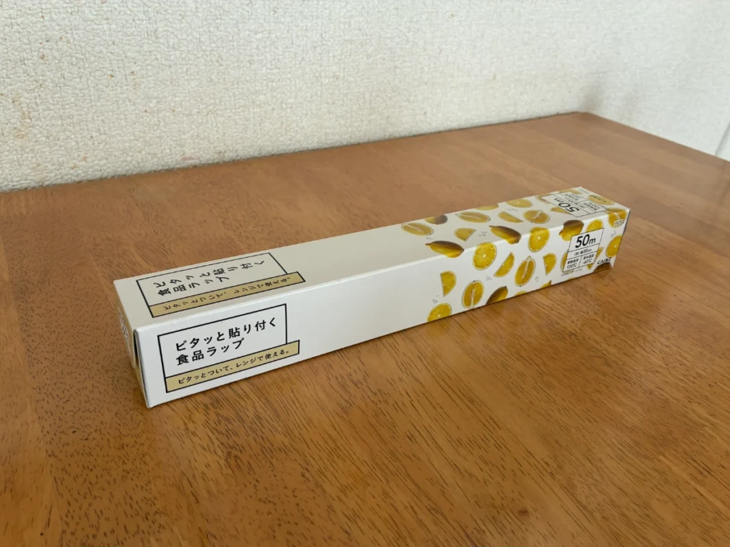 カインズの「ピタッと貼り付く食品ラップ 30cm×50m」外観。