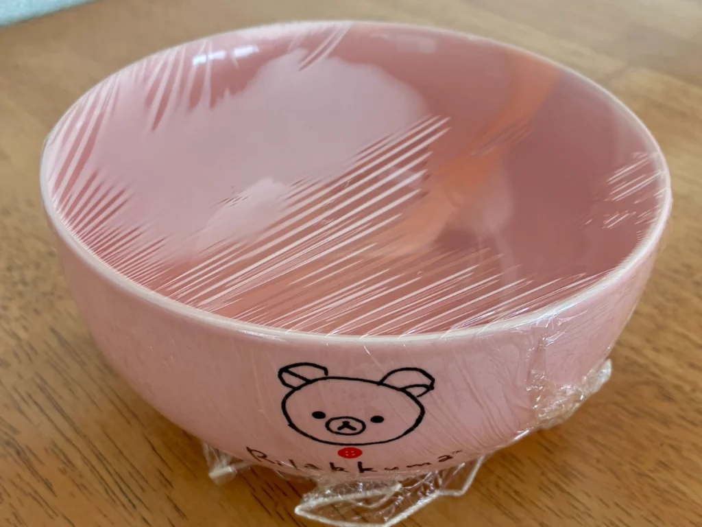 カインズの「ピタッと貼り付く食品ラップ」の密着面。