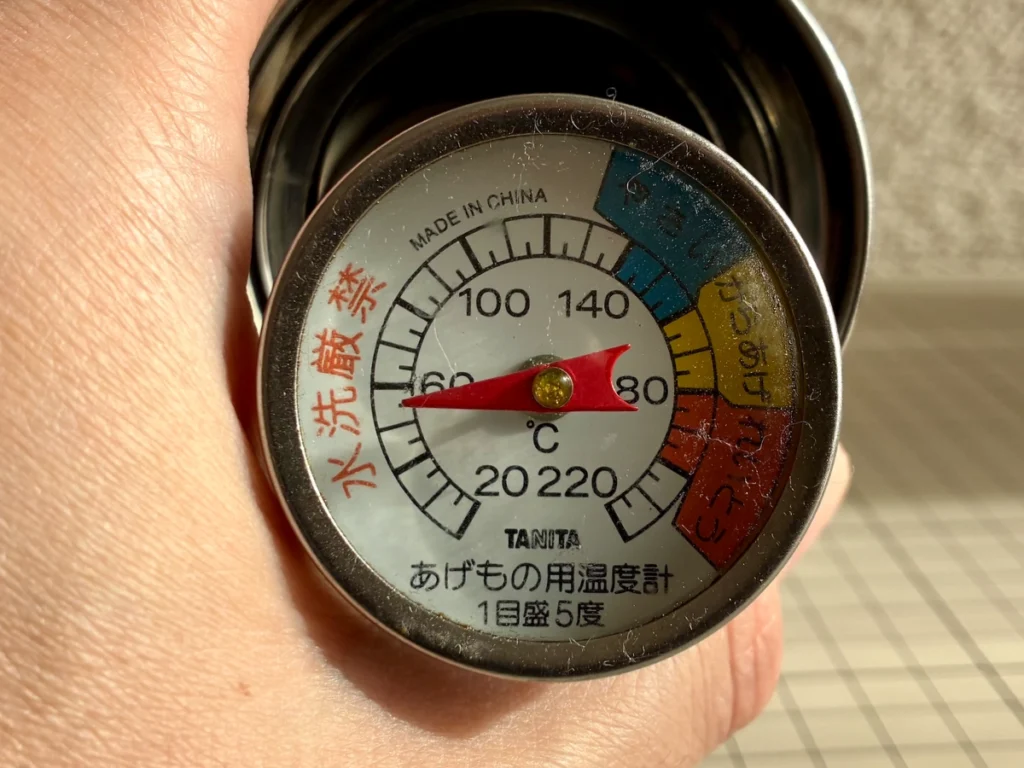 無印良品 真空断熱構造 保温保冷ボトル ハンドルタイプの充填から4時間後のコーヒー温度約55℃。