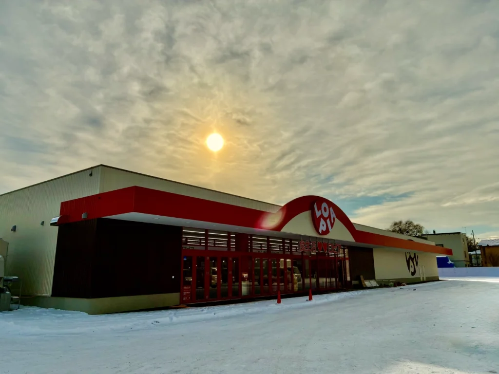 ロピア中の島店の外観。北海道初の独立店舗として建設された単独店舗（2026年1月7日 現地撮影）