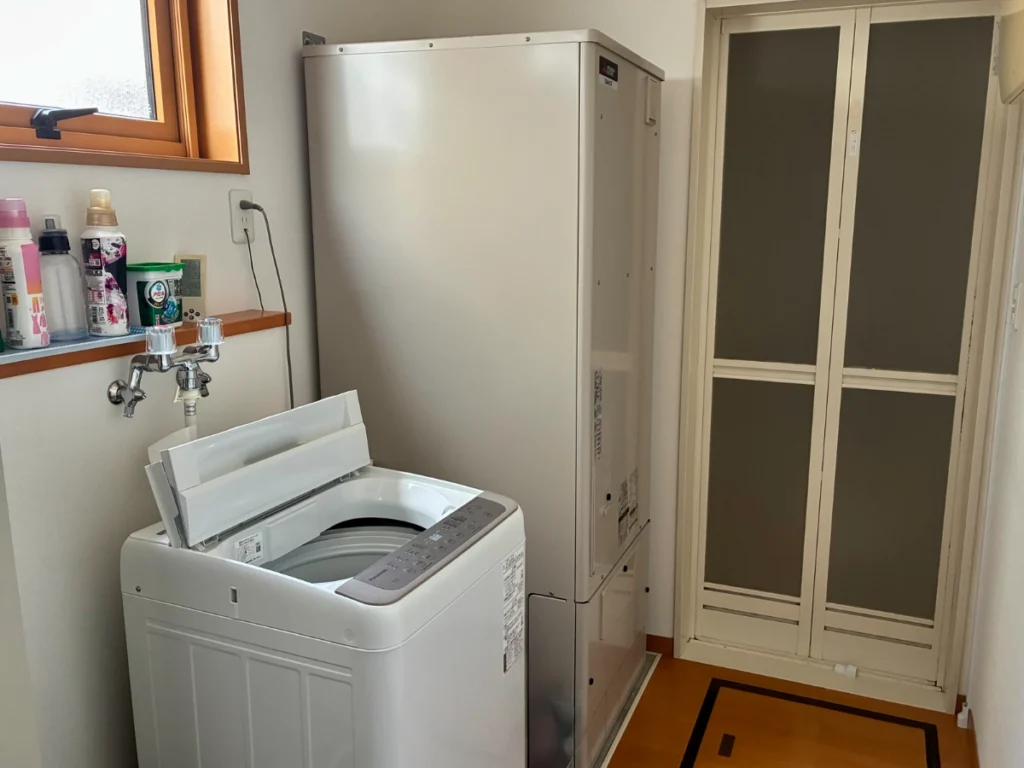 三菱電機エコキュート（SRT-SK376D）の室内設置の様子