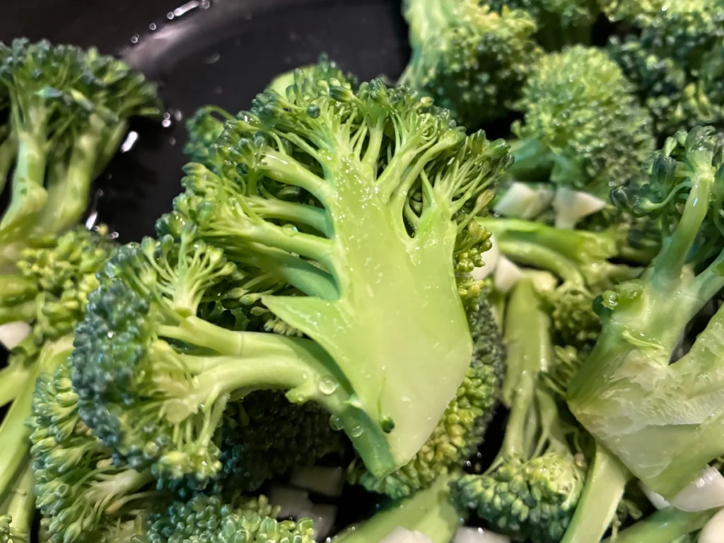 コストコのブロッコリーフローレットの中身。食べやすい小房にカットされた国産ブロッコリー