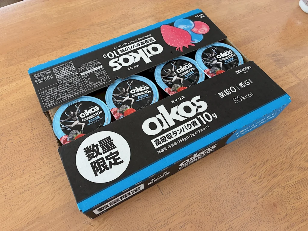 オイコス 4種のミックスベリーのパッケージに数量限定と表示されている様子