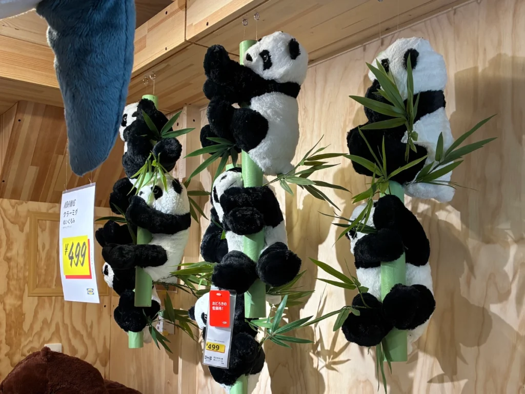IKEA当別ポップアップストア店内で販売されていたパンダのぬいぐるみ