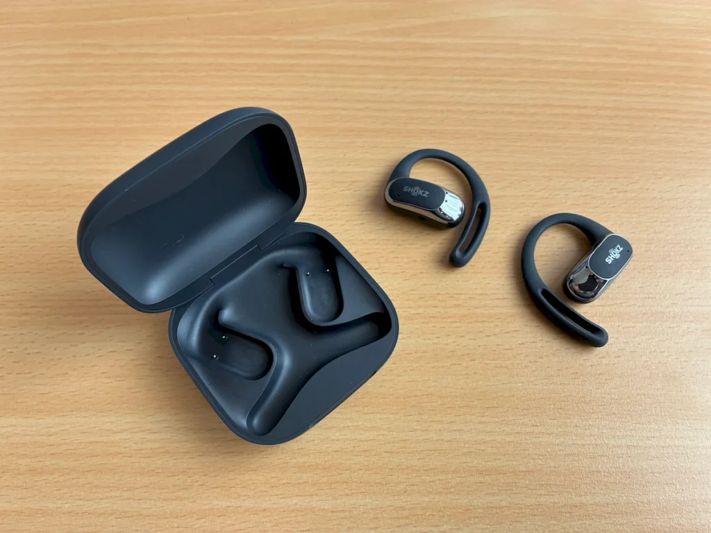 Shokz OpenFit Air SEのケースと本体