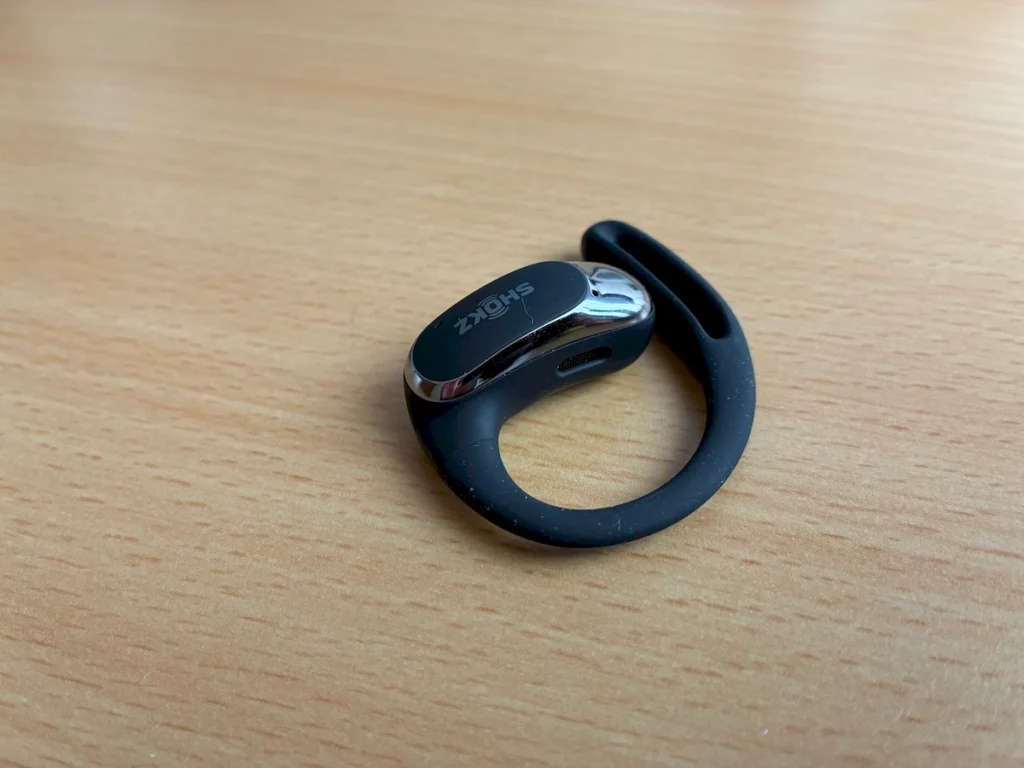 Shokz OpenFit Air SE本体。外側を上から撮影。