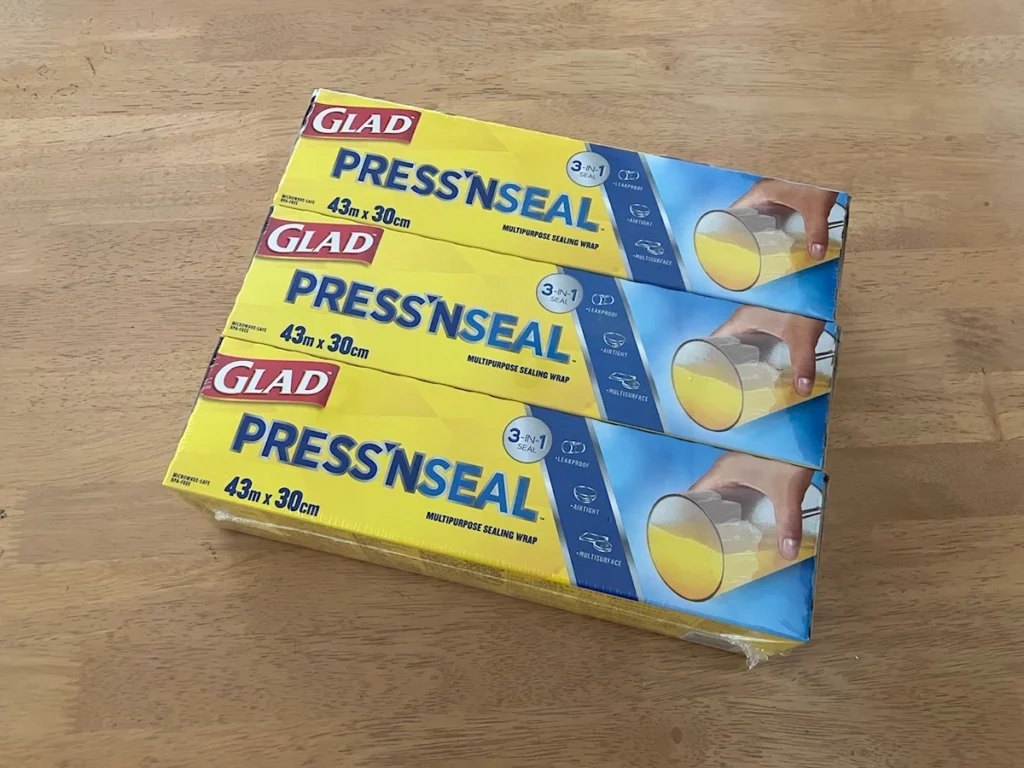 コストコで購入したGLAD Press’n Seal（プレスンシール）3本セットの外箱