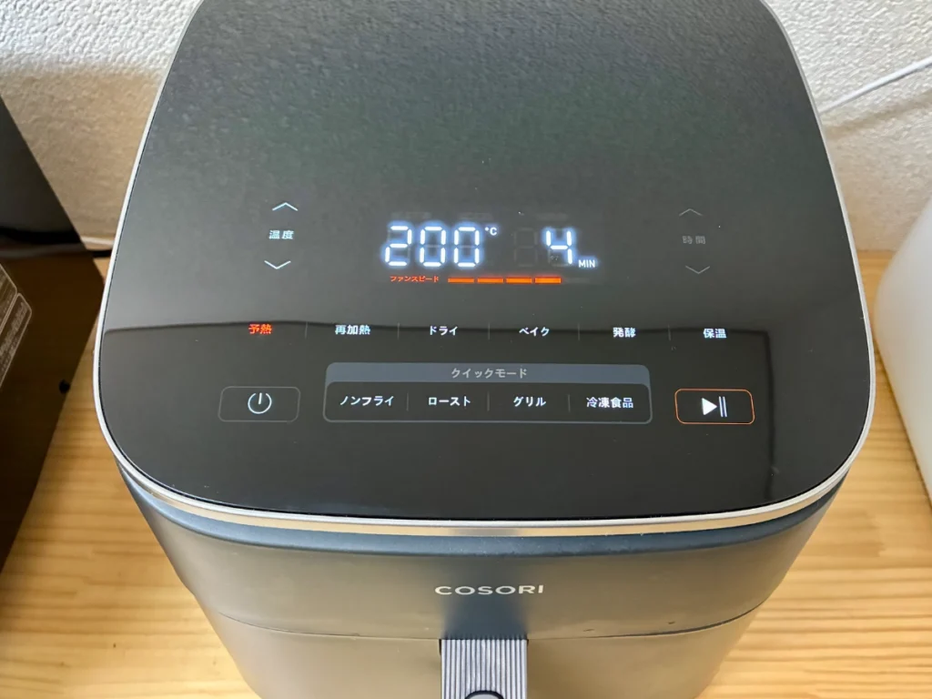 COSORIを予熱モードで200℃・4分に設定した画面