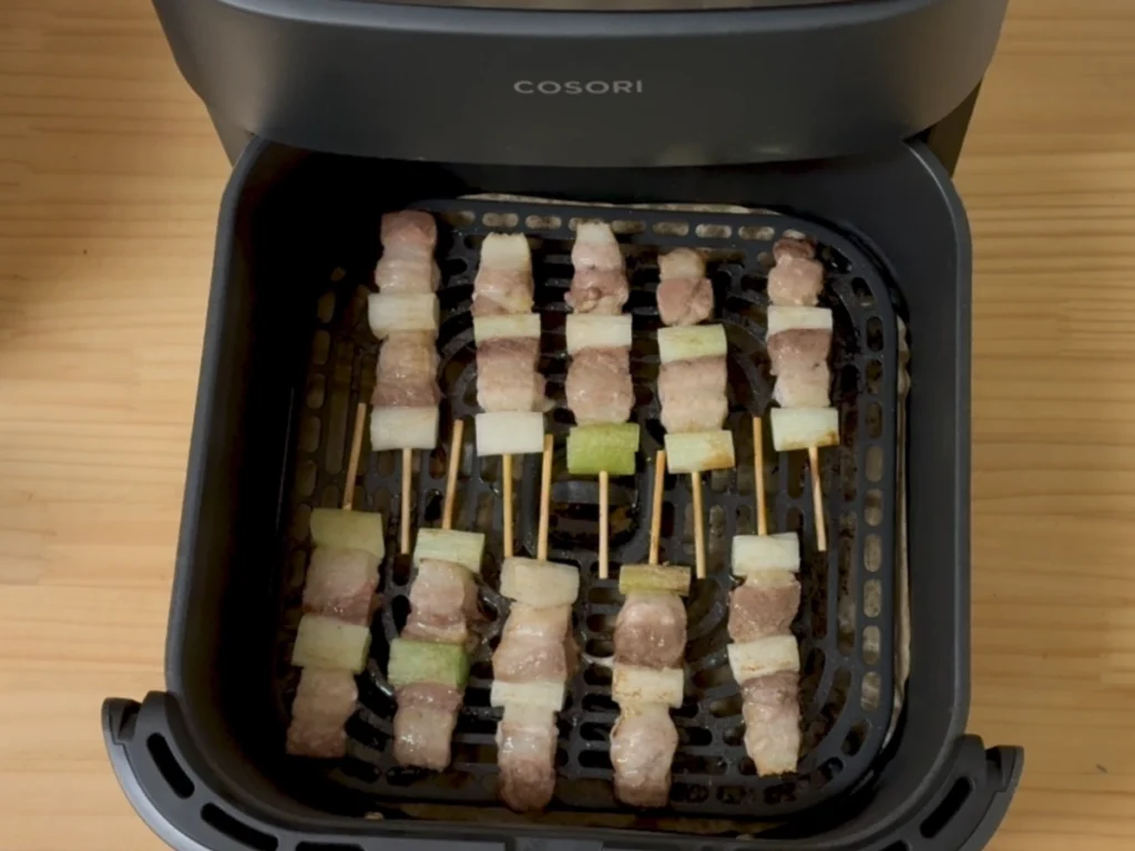 COSORIで200℃・4分焼いた豚ばらねぎ間串の焼き加減
